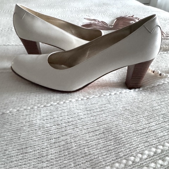 Taryn Rose Cream All Leather Block Heel Pumps Size Euro 39.5 Us 9 - Picture 4 of 16